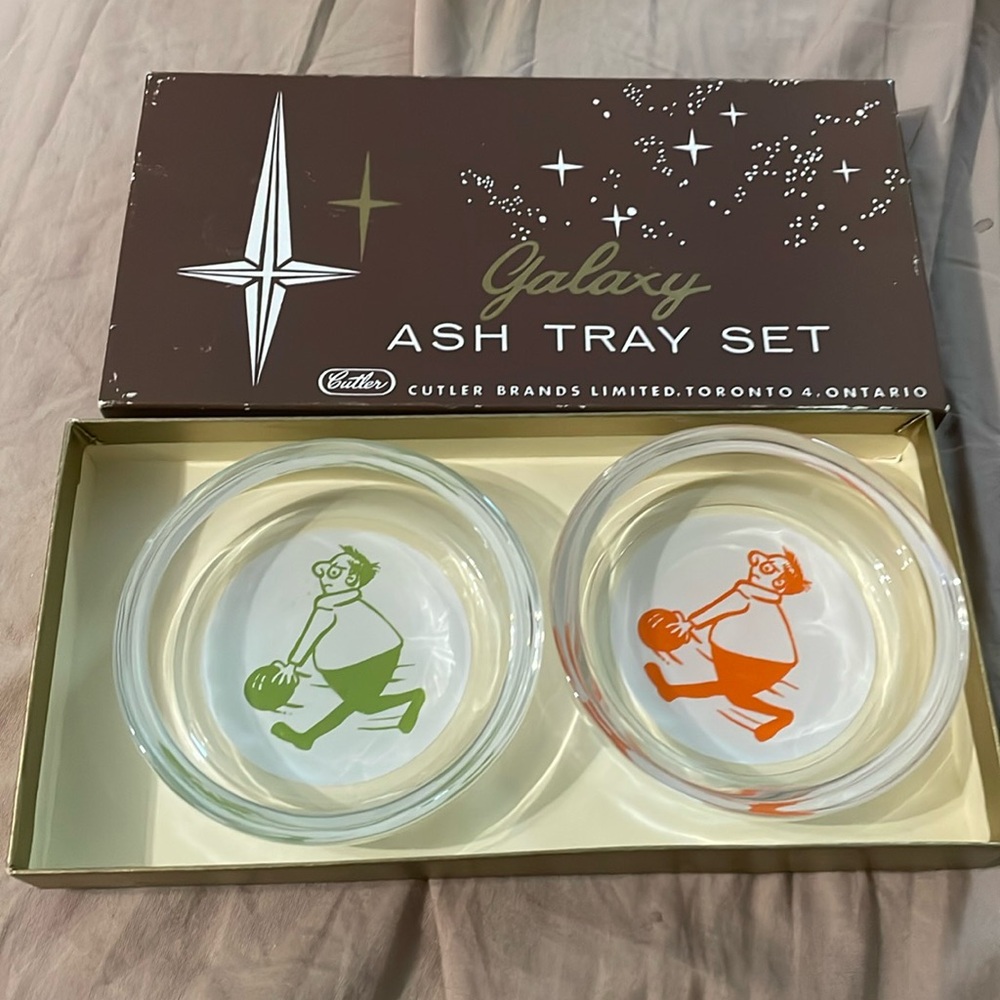 Vintage Galaxy Ash Tray Set